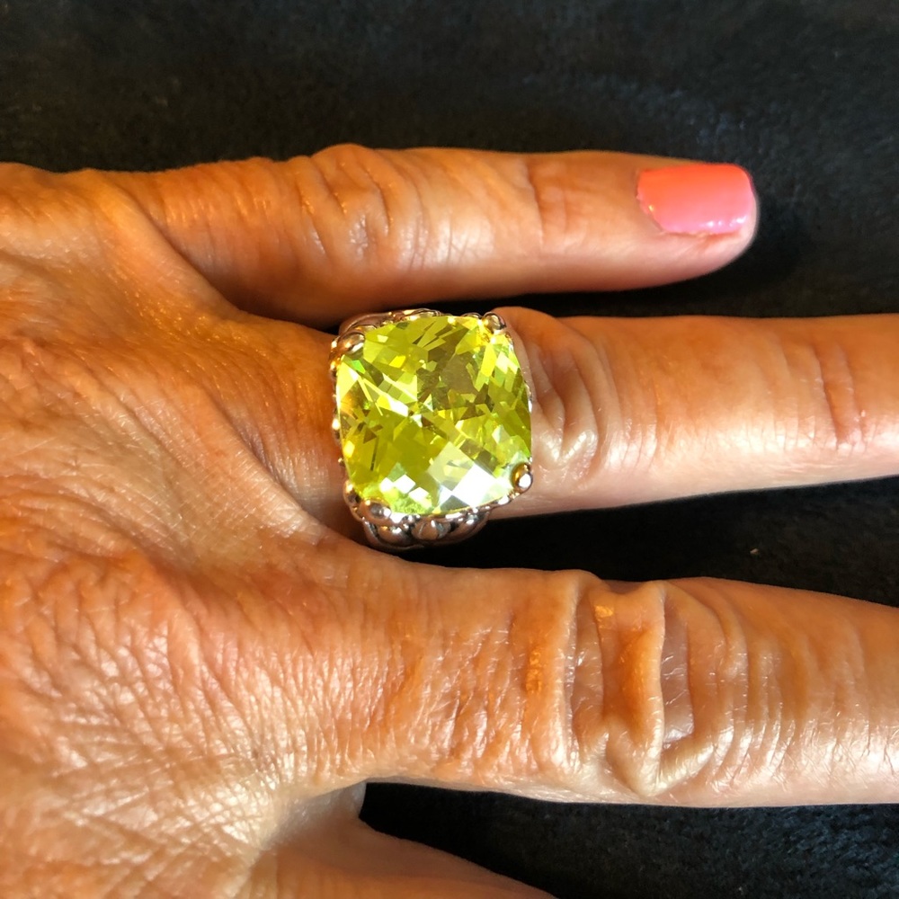 SILVER RING with gorgeous green stone